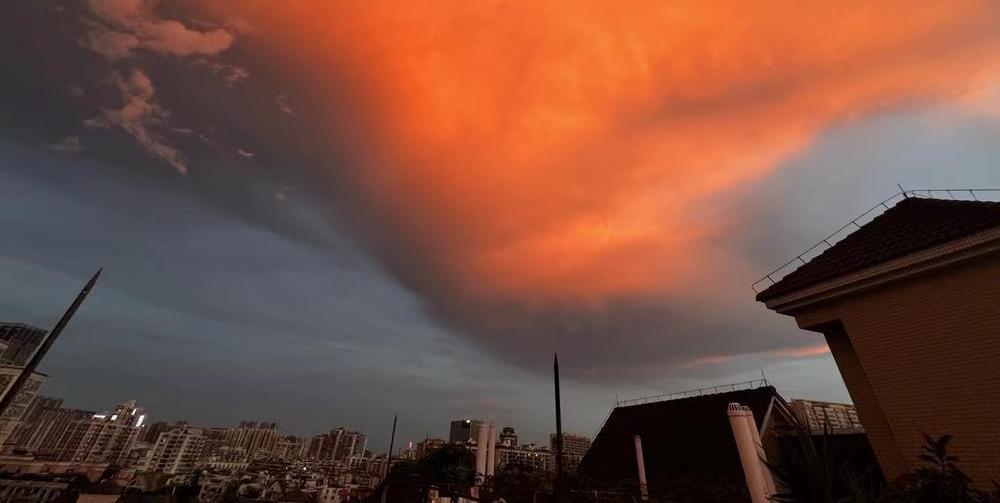  美！热带低压来临前，广州现雨后晚霞