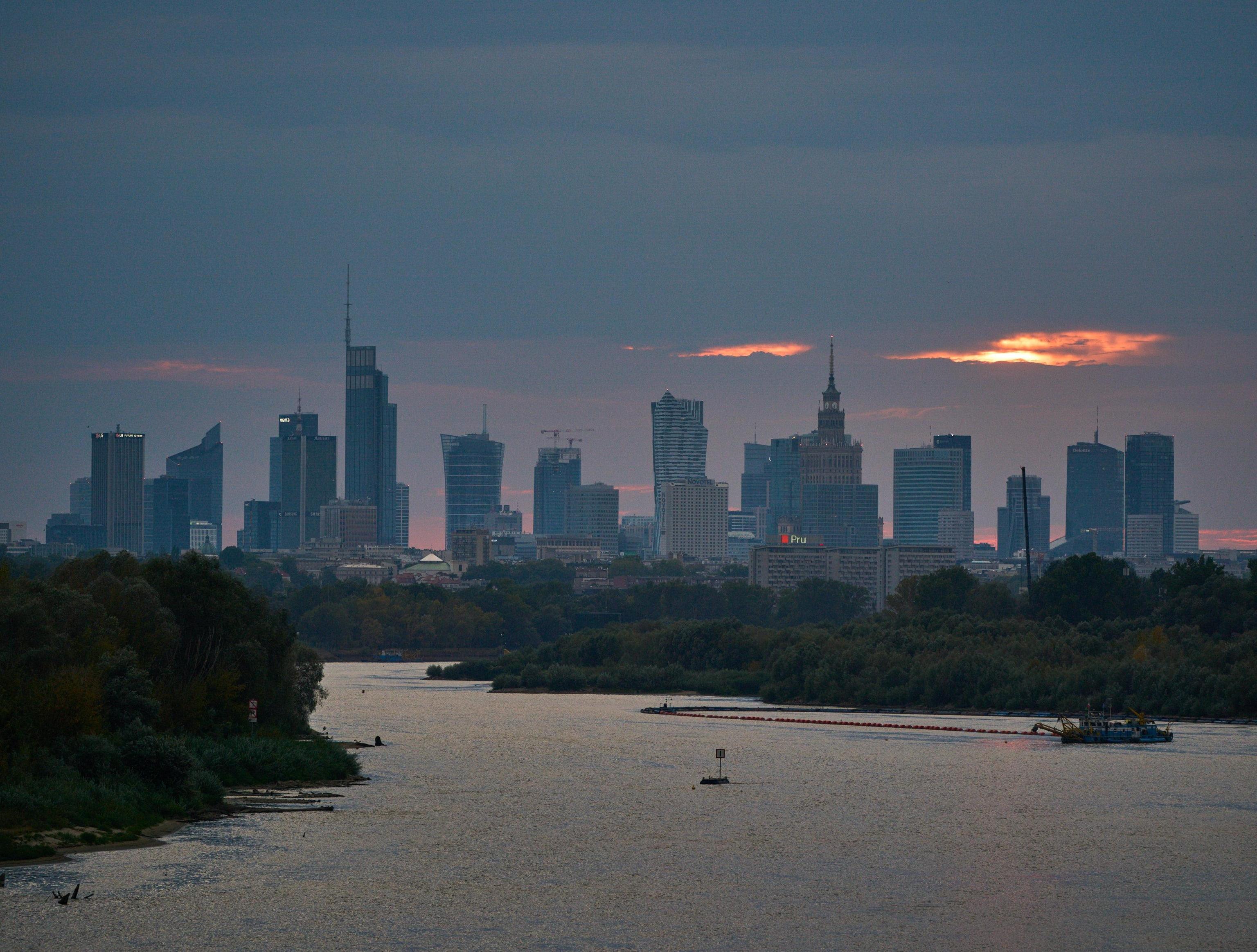   Warsaw: before the storm