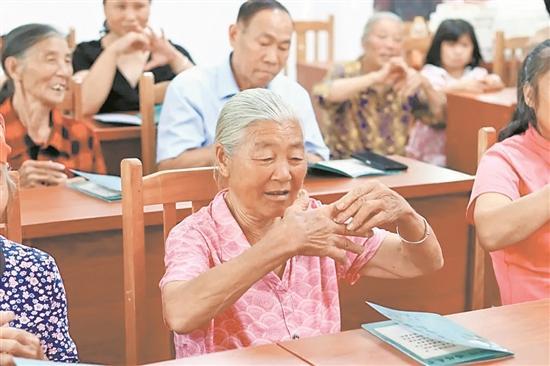 大学生暑假去哪儿星空体育官网登录入口？田间地头、乡村课堂、奥运现场都有他们身影(图2)