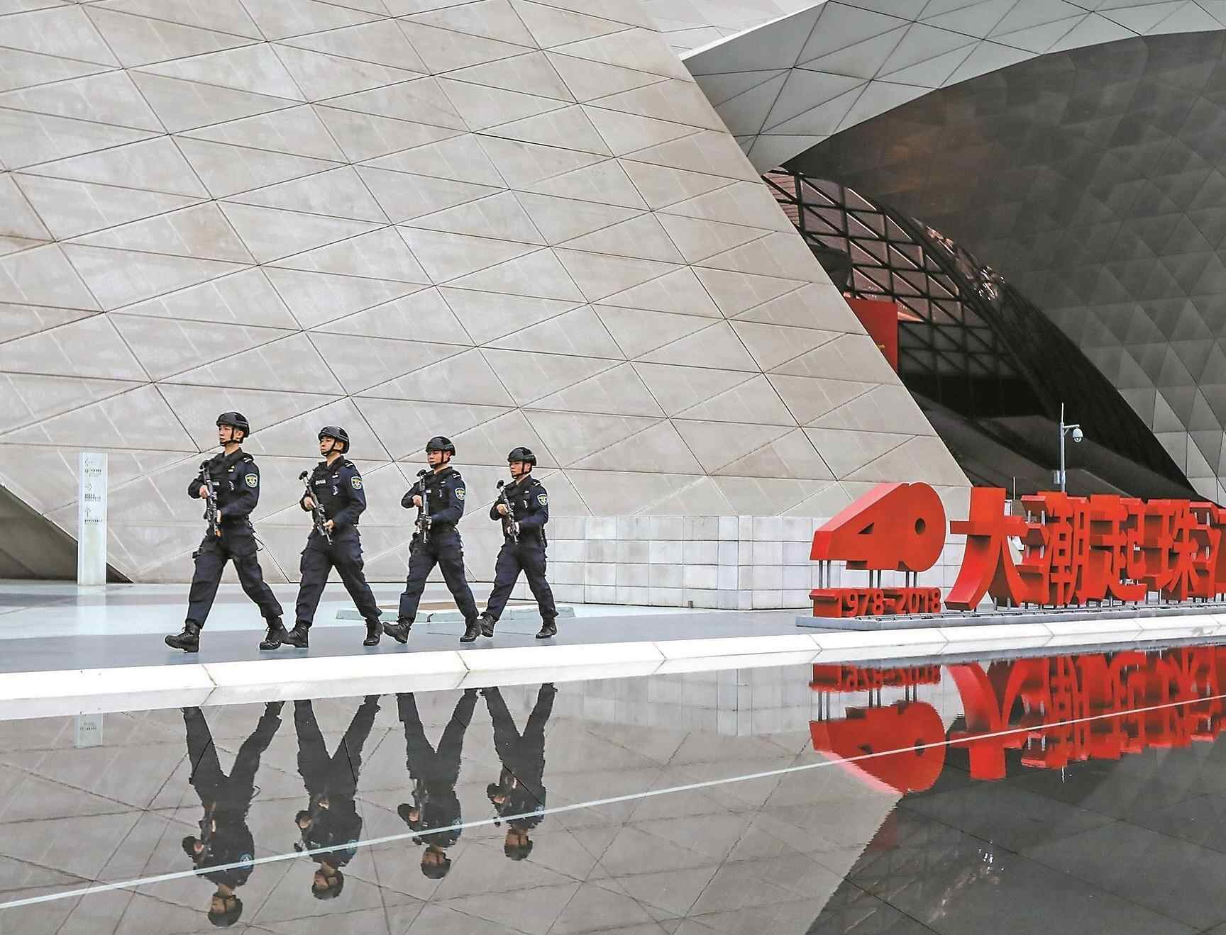 警灯闪耀，护航平安广东 