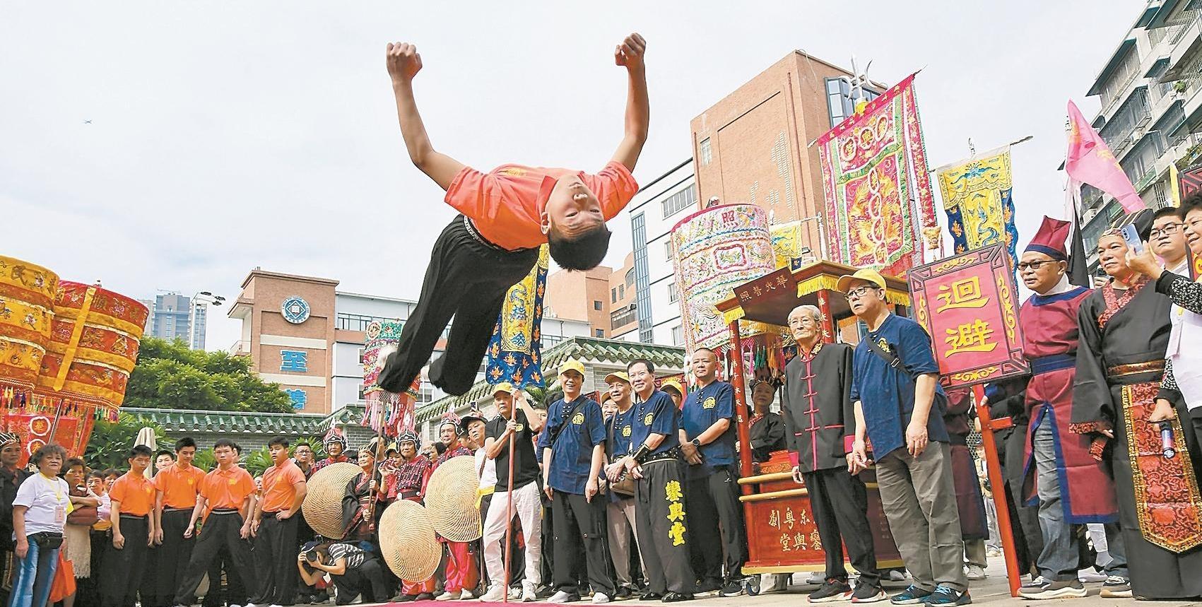  粤剧行会迎华光诞 粤港澳票友齐庆贺