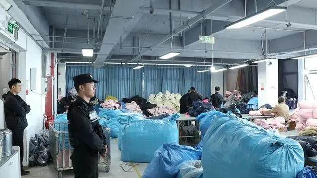 欧亚体育官网羽绒服还能买吗？业内称全网上千家掺假售假造假内幕→(图1)