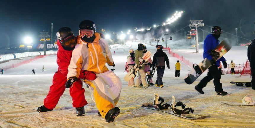  雪场夜滑 尽享运动乐趣