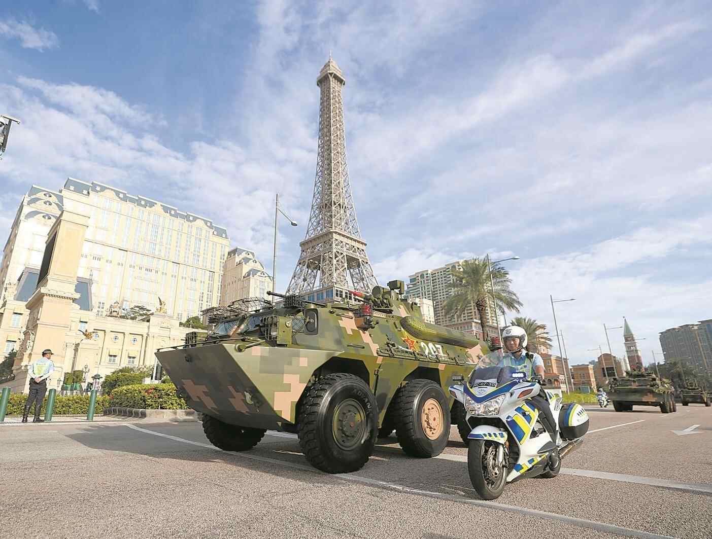 铁心铸忠诚 军旗耀濠江