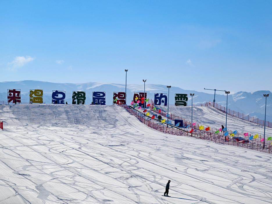  新疆温泉： 冰雪与温泉的邂逅