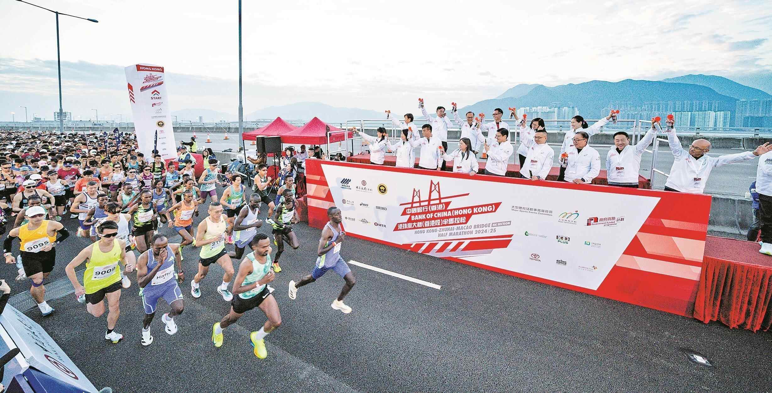  港珠澳大桥半马赛开跑