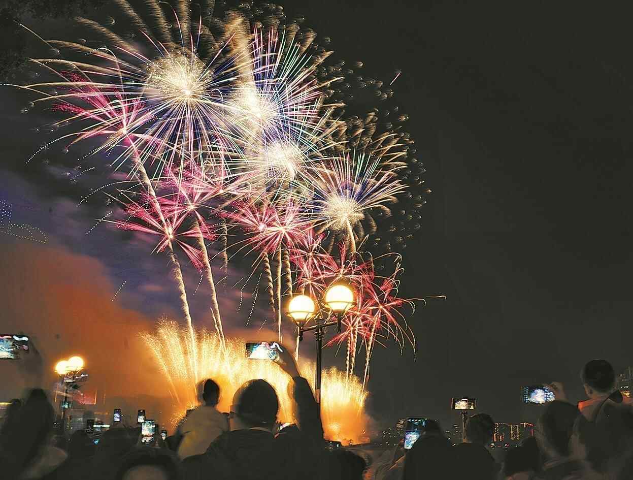 请到广东过大年|年初一白鹅潭升空153800发烟花