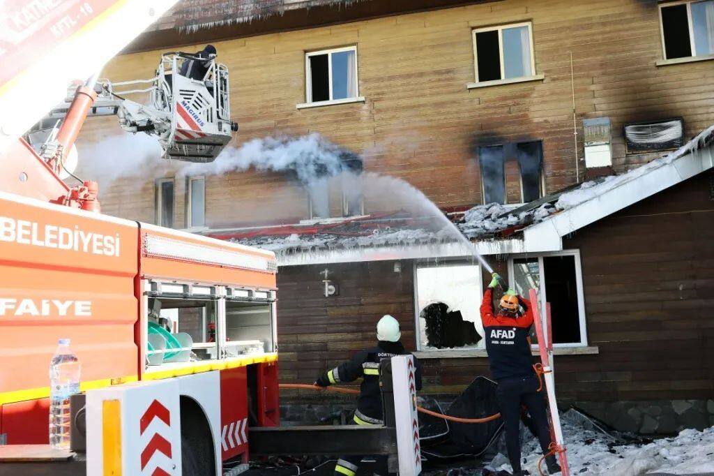 美嘉体育76人遇难土耳其滑雪场酒店火灾致重大伤亡细节披露→(图9)