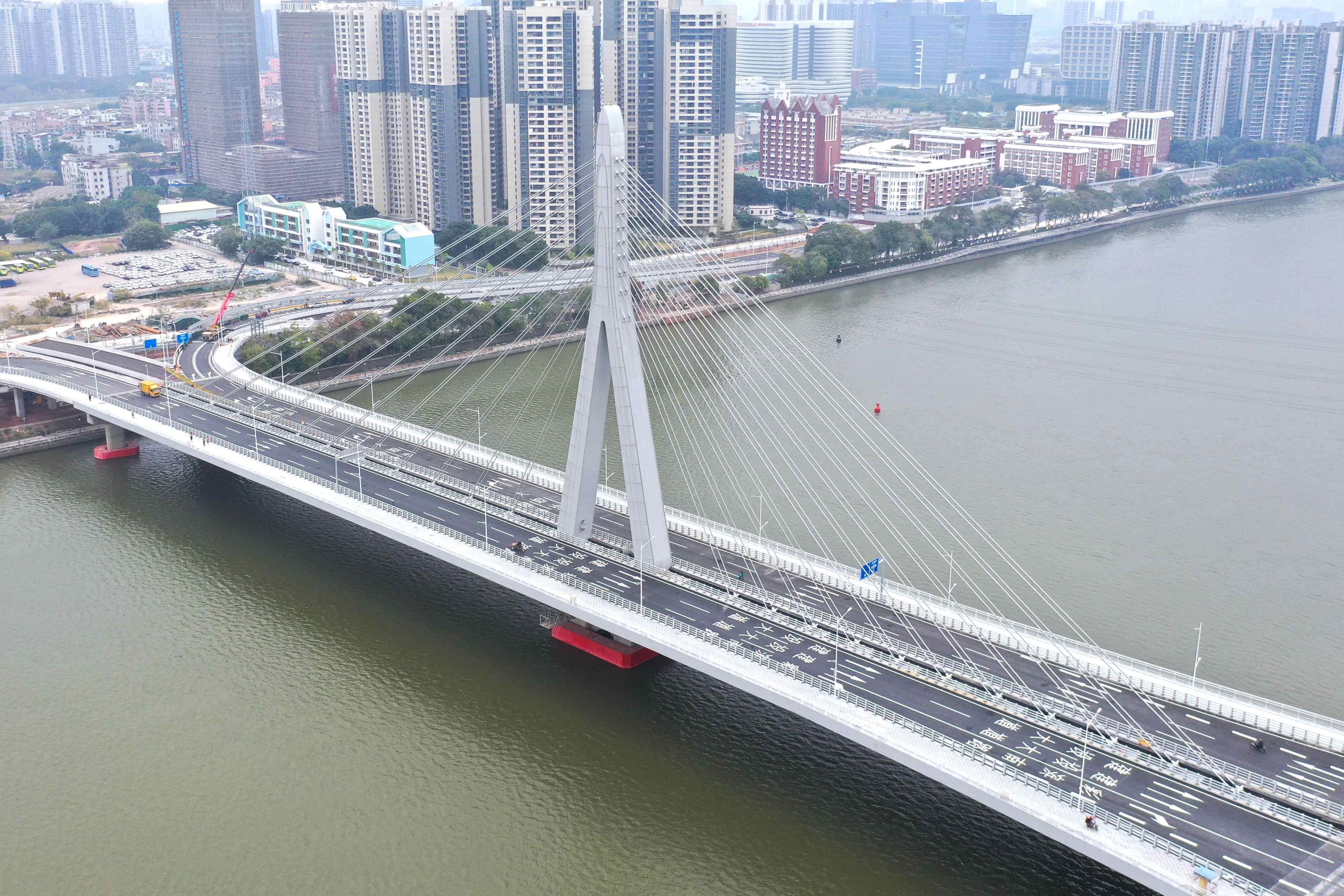 早读丨广佛大桥主线今日通车试运行；广东发布春节高速路出行指引