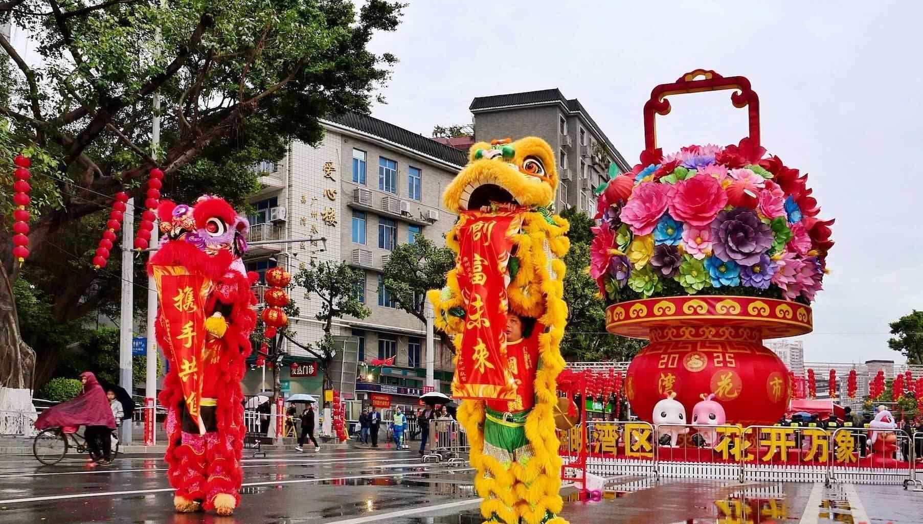 图集｜买靓花、购年货、品美食一站式满足！广州荔湾传统迎春花市开市