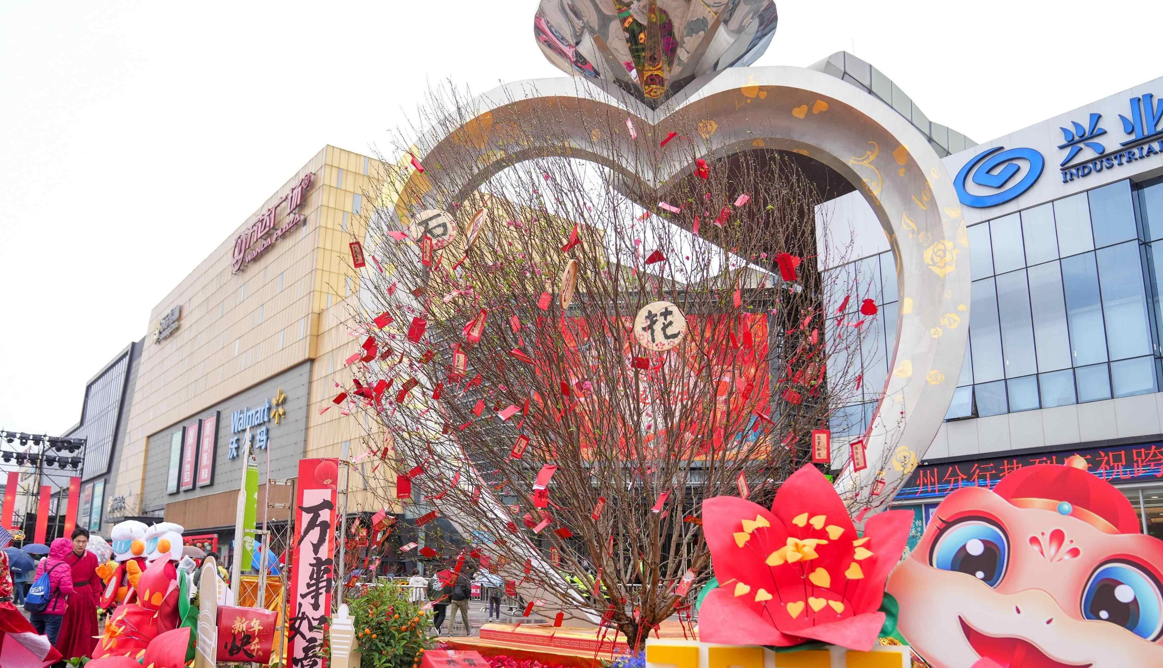 集满“五福”领取定制文创礼品，广州白云传统迎春花市开市啦