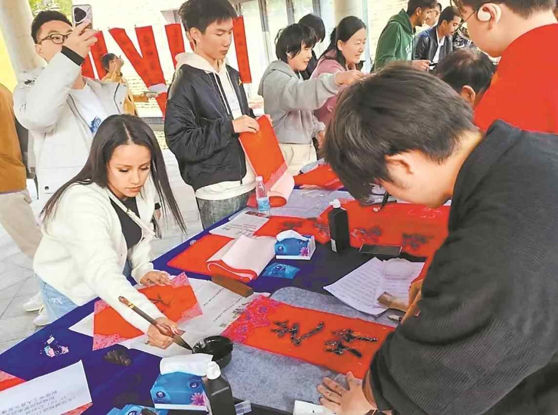 广东留校大学生花样过春节 系列暖心活动年味满满