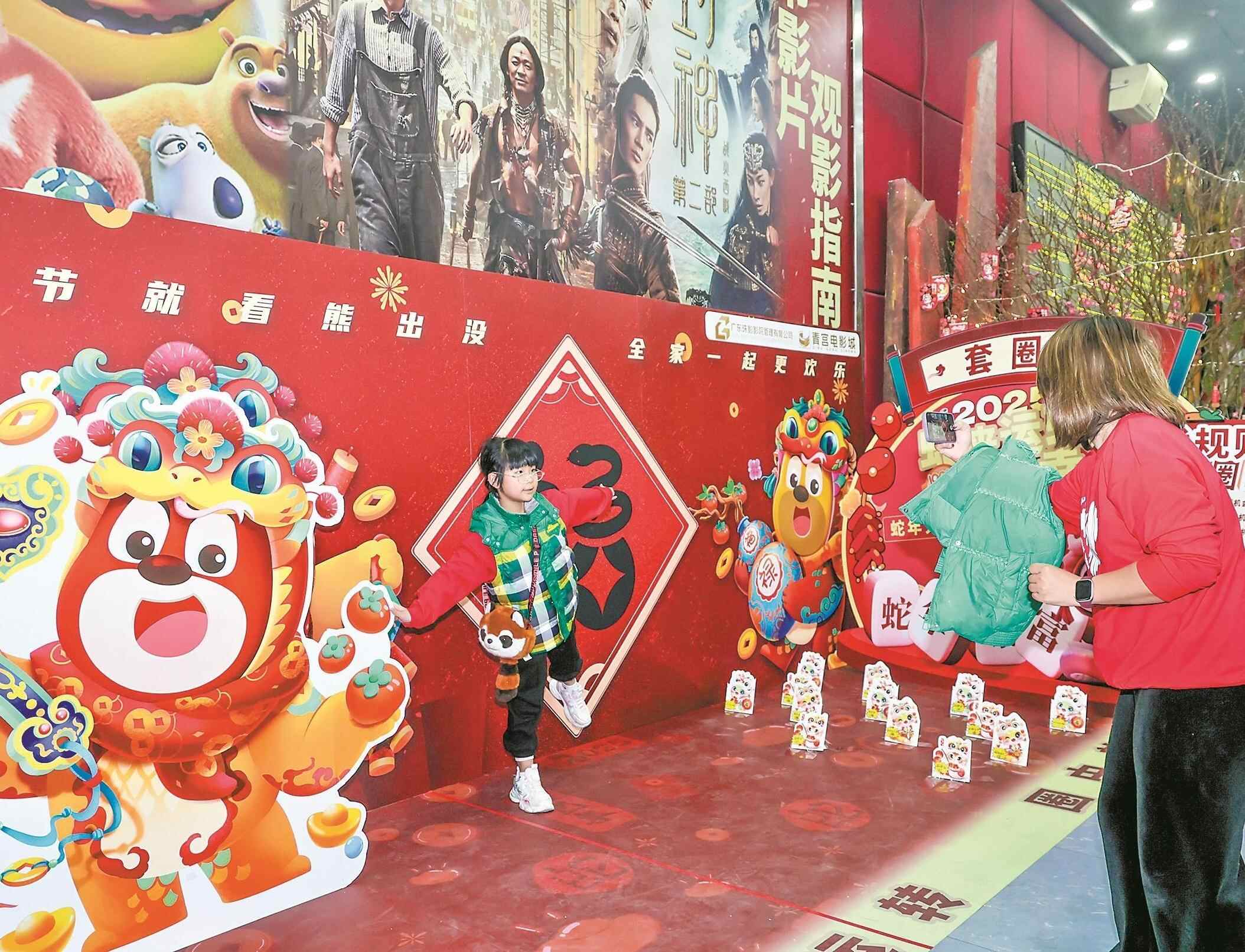 新春走基层｜跟着电影品美食 春节档里有年味