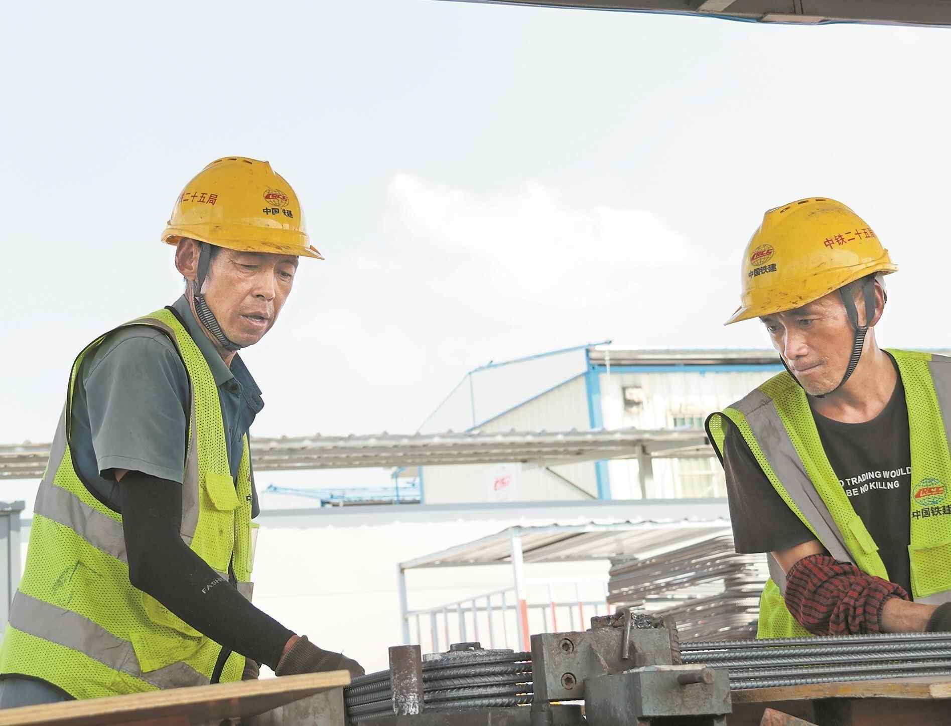 近500名建设者春节开工 新建佛山站冲刺建设节点