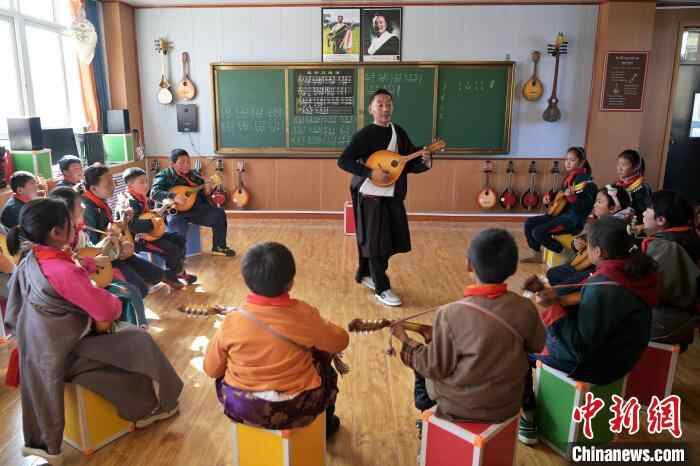 （文化中国行）“藏族民歌弹唱故里”甘肃玛曲的“老歌新唱”