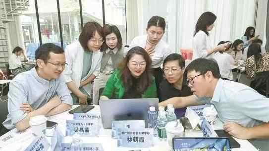 校长化身“小程序员”共探AI时代教育破局之道 