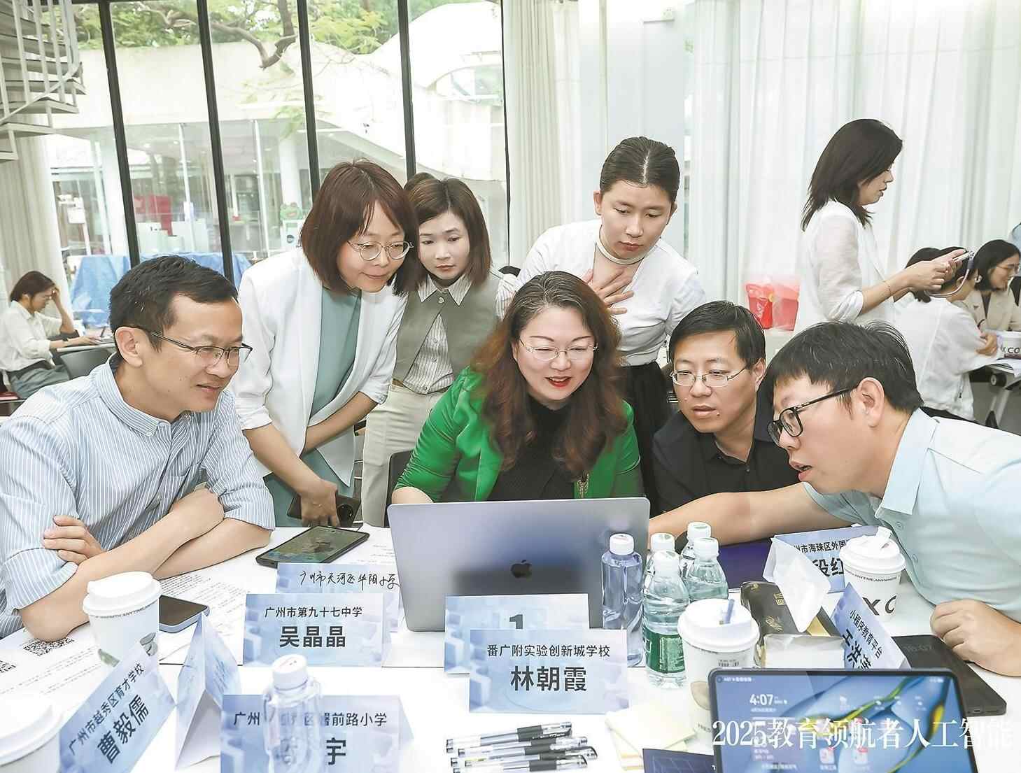 校长化身“小程序员” 共探AI时代教育破局之道