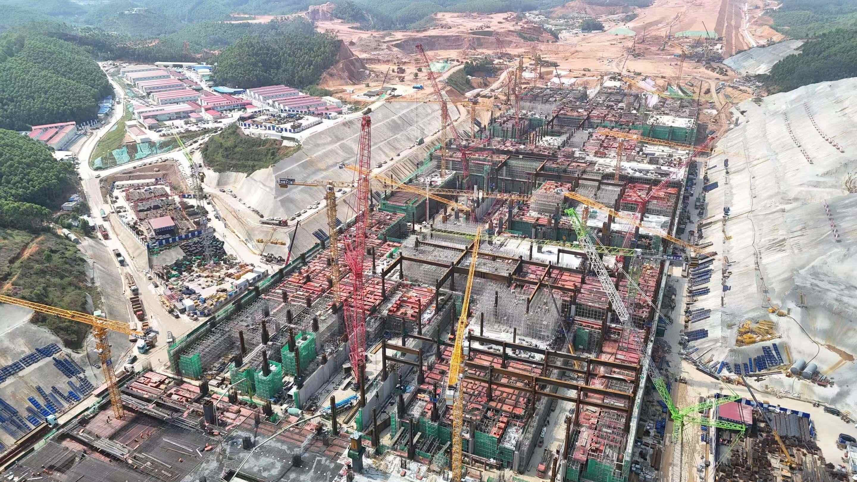 广州 -  Zhanxi高速金属珍珠河三角洲机场站的主要