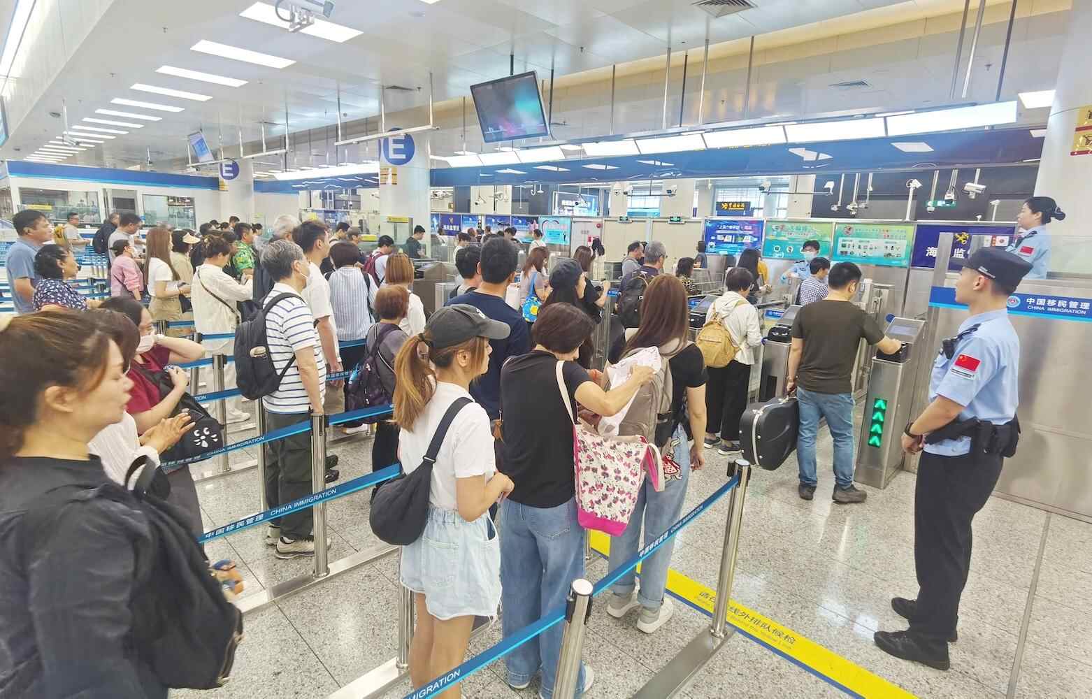 五月天的假期开始了，乘客流向深圳和五港口港