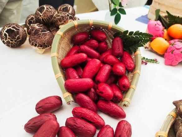  广西职校师生制作象形面点栩栩如生