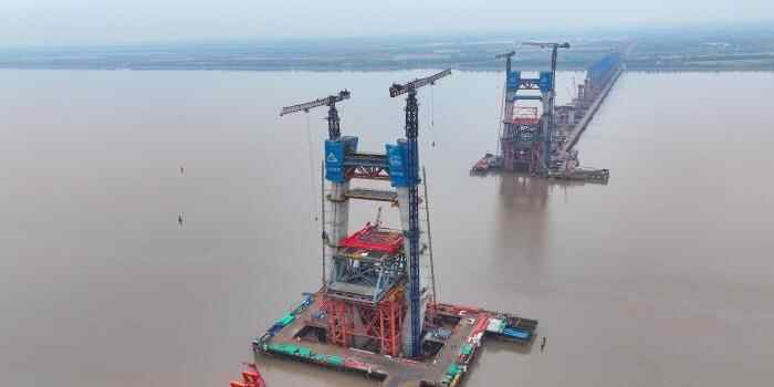  崇启公铁长江大桥建设加速  总体进度完成三分之二