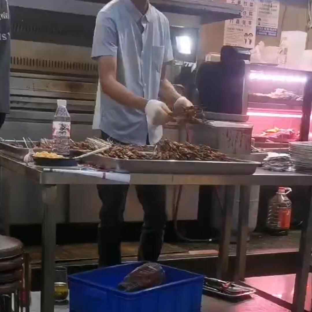 对烧烤餐厅浸泡的水桶的官方回应，以清除肉口