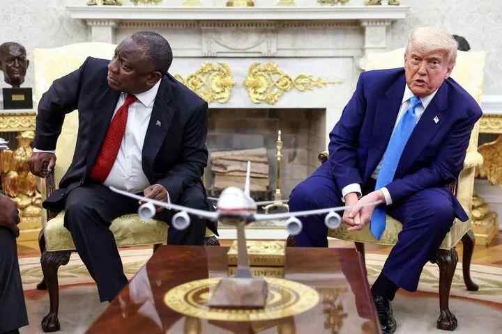 美国总统在与南非总统的会议期间有纠纷