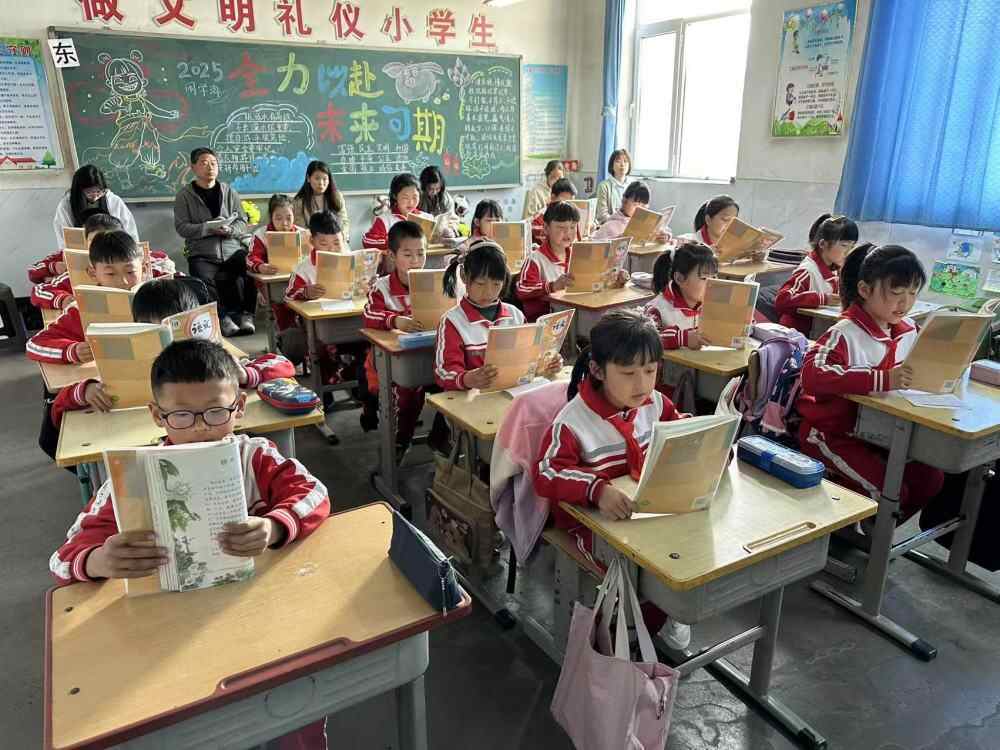 鼓励“乡村小学”的活力，并一起绘制丰富多彩