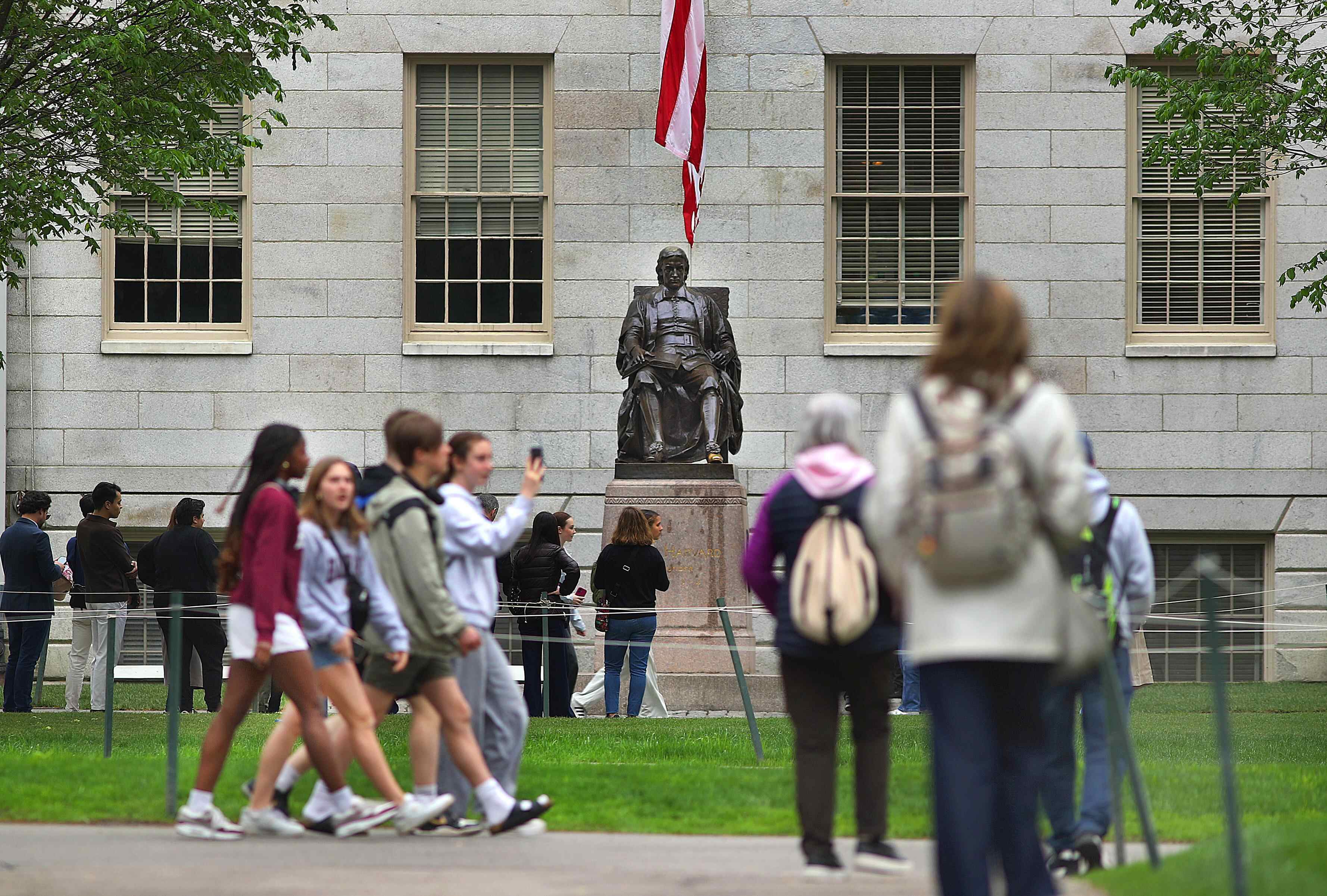 哈佛国际的恐慌正在传播学生，不想成为游戏中