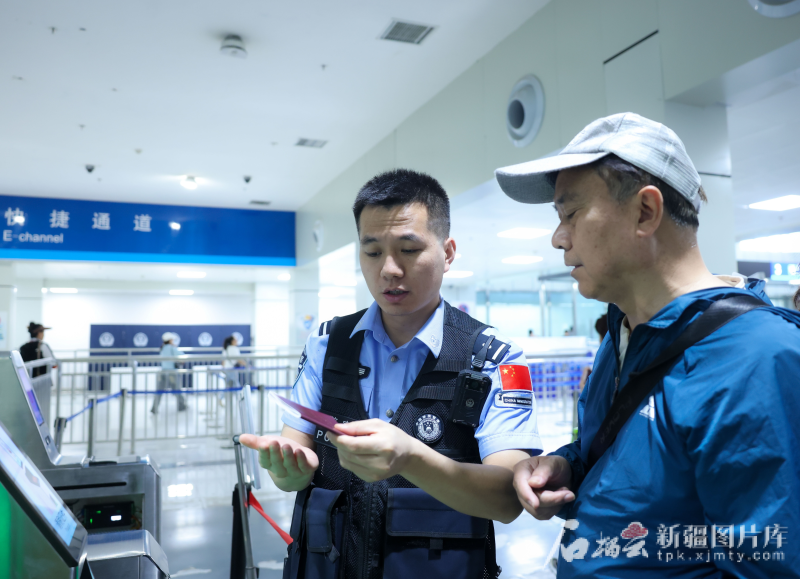 中国哈萨克人Horgos国际边境合作中心在三天内欢