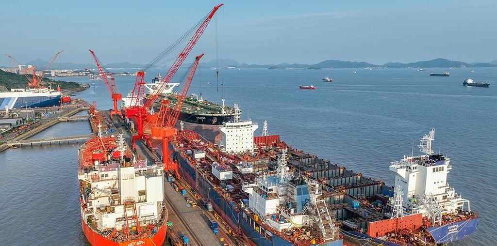  浙江舟山：船舶维修忙