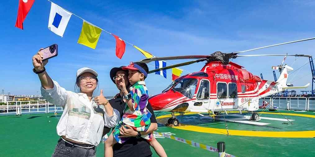  海南海口：“雪龙2”号向公众开放