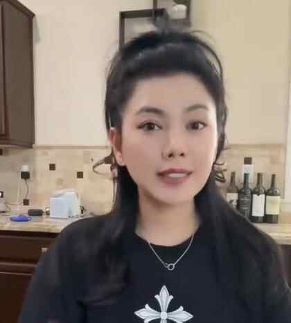 演员赵文奇（Zhao Wenqi）被欺骗并参与了公司不到