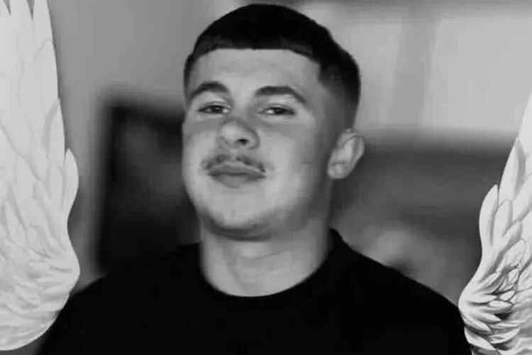 18岁的澳大利亚男孩因与女友庆祝生活而死于头部