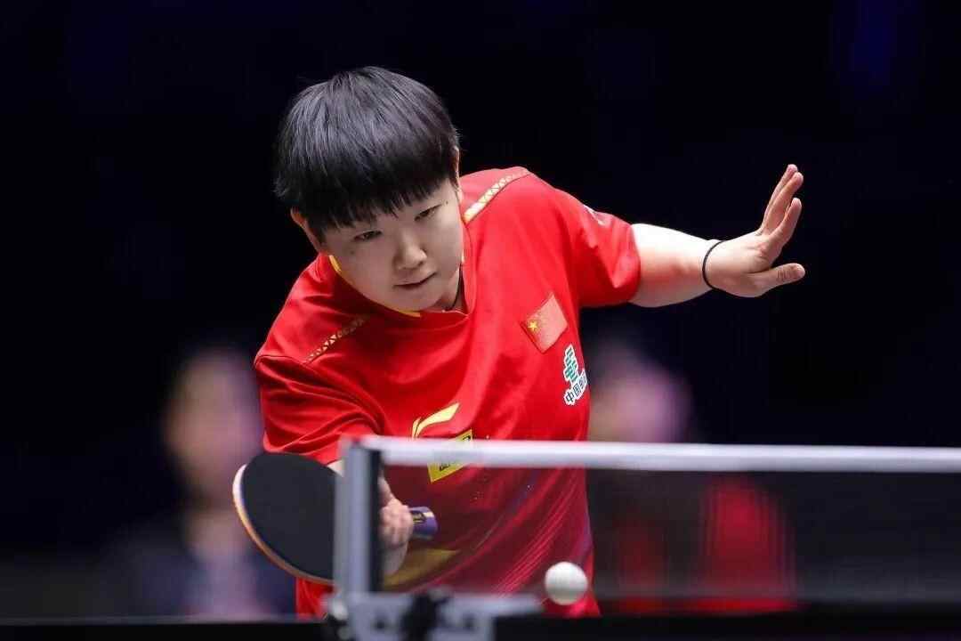 全国乒乓球队骑着韩国强大的对手，赢得女子双