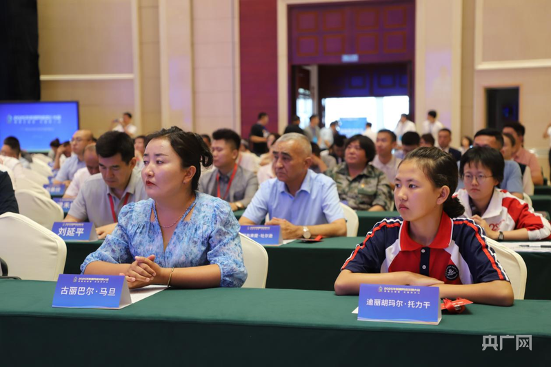 数千次看新疆，让青年在新疆