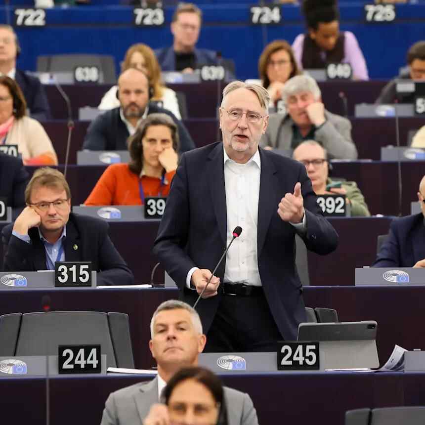 欧盟高级官员：美国欧盟贸易协定严重不平衡，