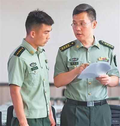 法治的先驱在加强军队的路上（新时代最美丽的