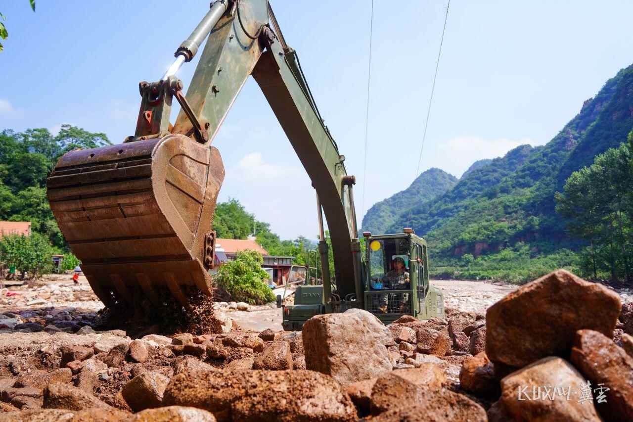 ji yunchang镜头丨在前线上拯救它们，以使灾区的人