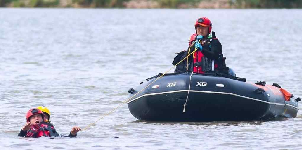  哈尔滨：开展水域救援演练提升救援能力