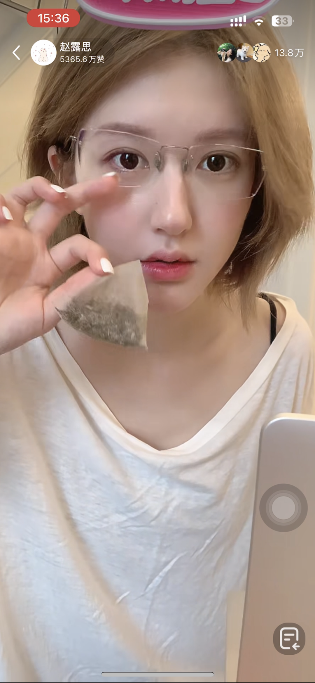 著名的女演员现场直播，使四川普拉里亚茶流行