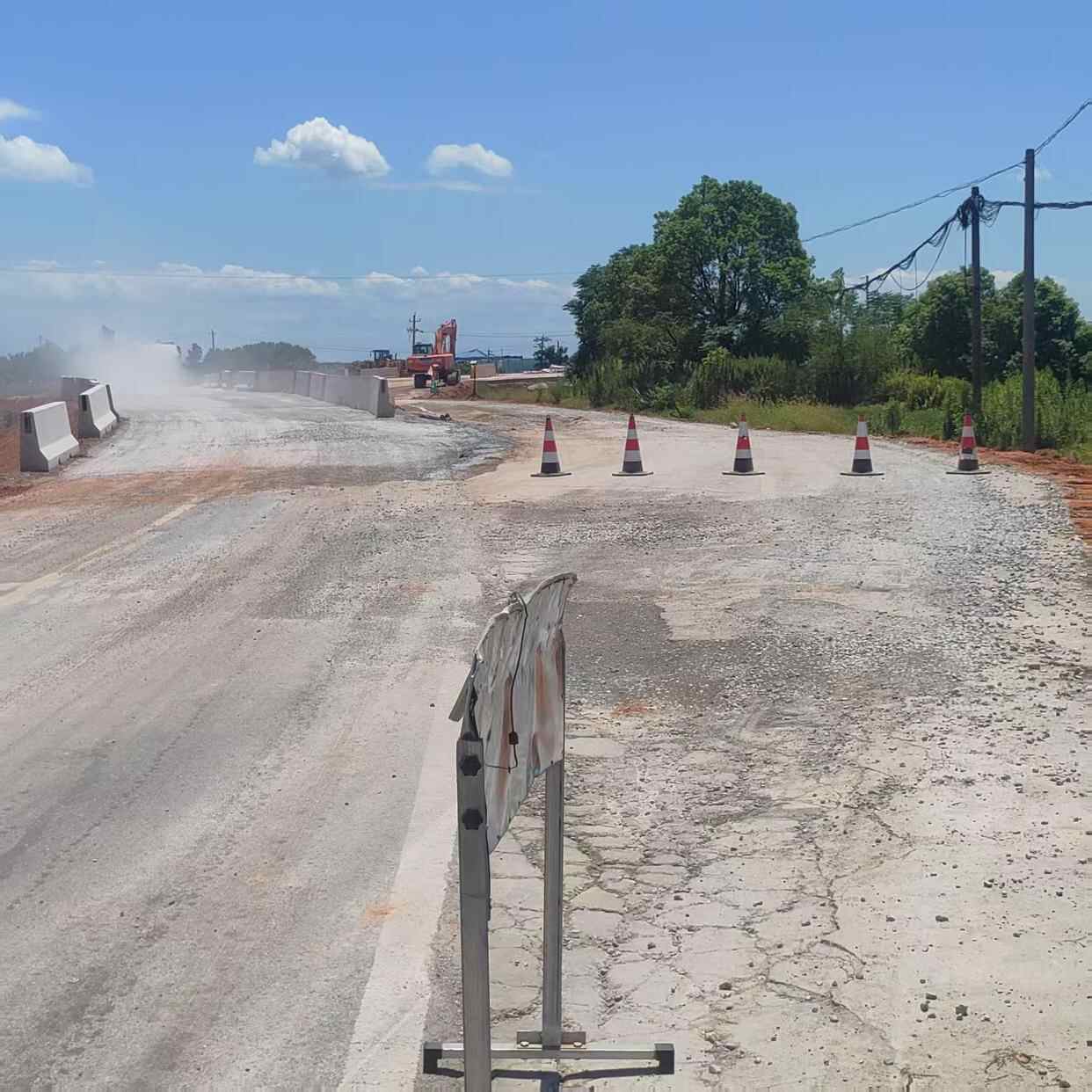 移民工人在使用浴室时被枪杀。女儿说：事故发