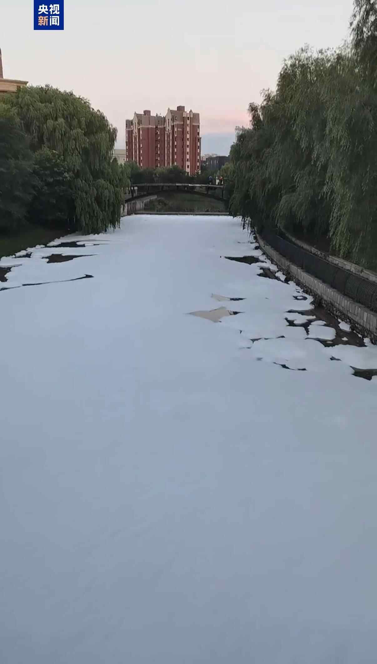 Shenyang报道说，河上出现了大量泡沫：原始的洗手
