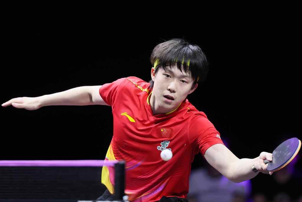 横滨击败了张·本奇（Zhang Benzhihe），国家乒乓球