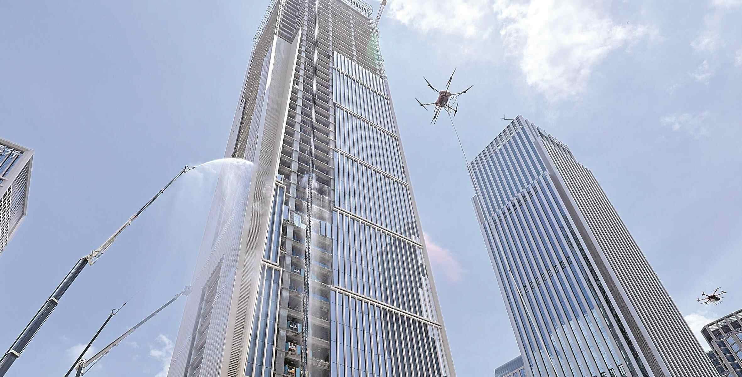 广州金融城举行高层建筑灭火救援应急演练 高科技上阵“天际线”灭火