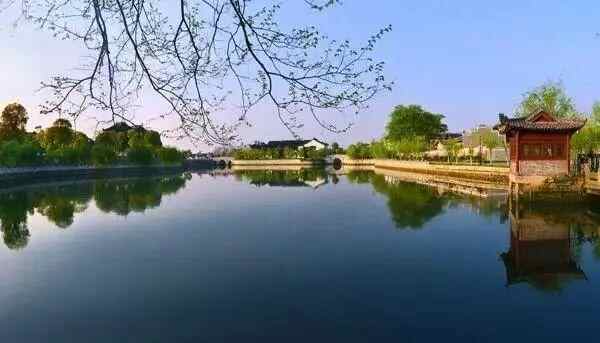 在令人惊叹的地方被刺死的女孩：爱的生活，如