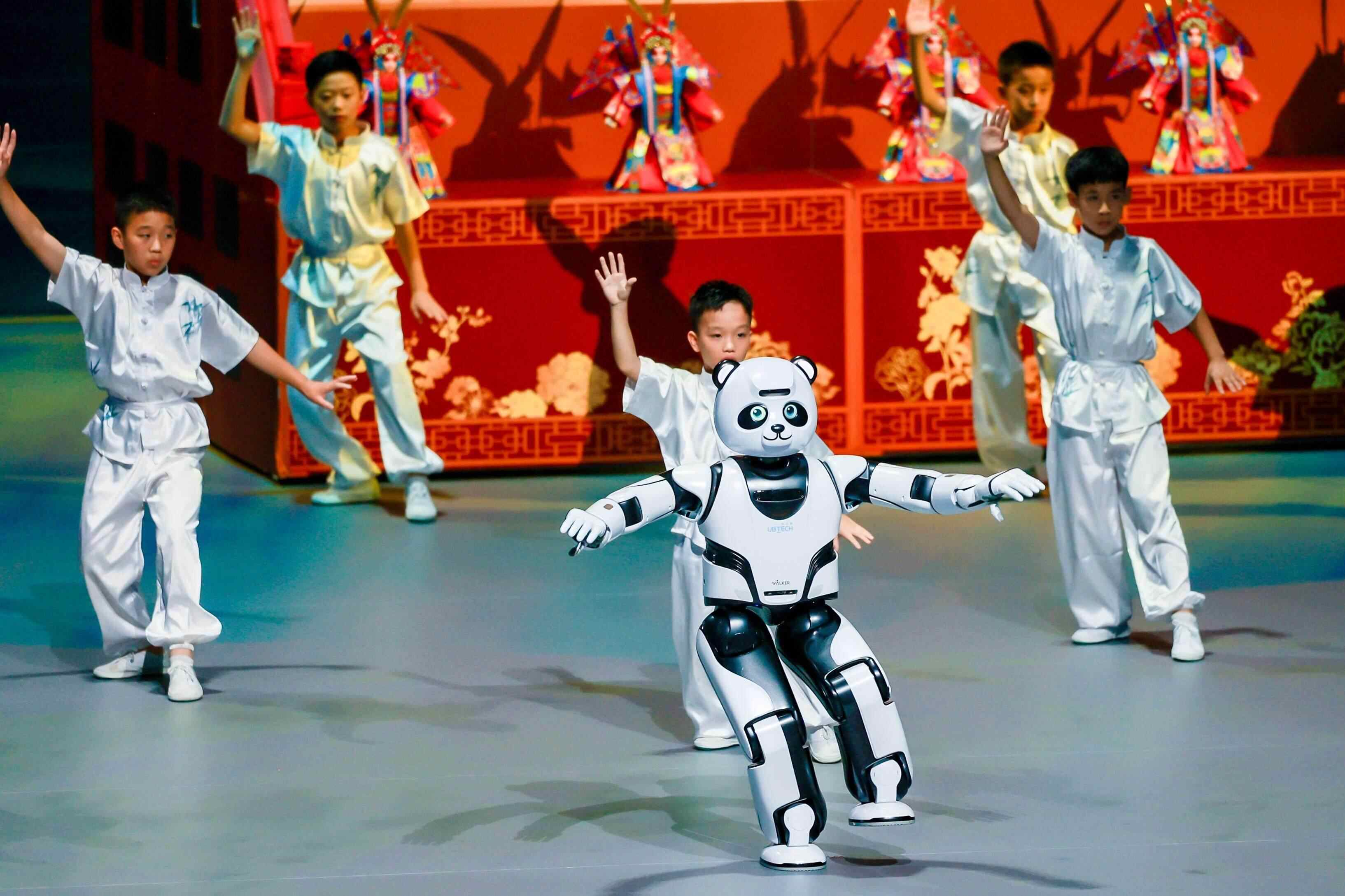 机器人练习太极拳？深圳“熊猫” Yoyou在“冰丝