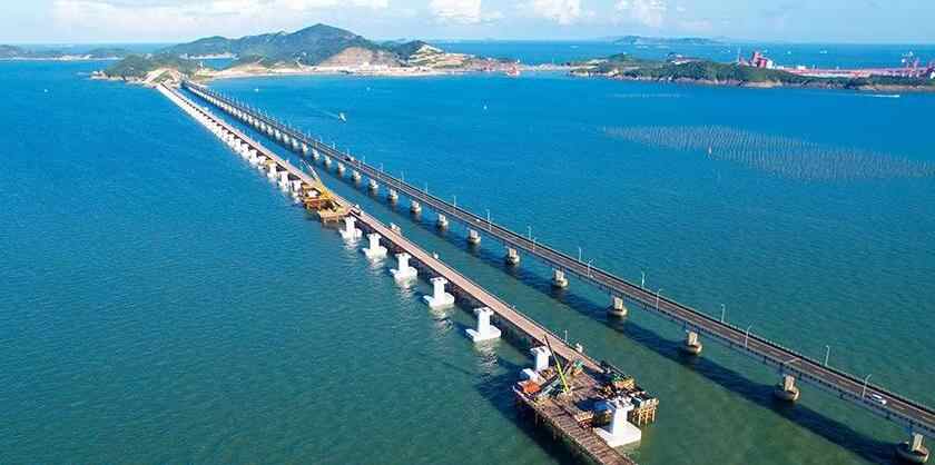  浙江台州：海上大桥建设忙