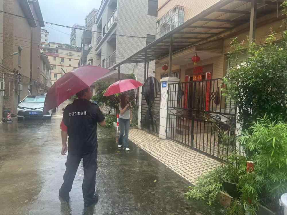 一旦山倒塌，他就努力推动并推动了生与死的分