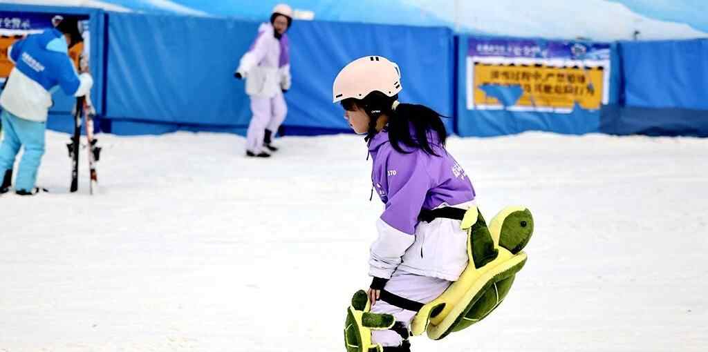  江苏南通：“冰雪世界”里享清凉